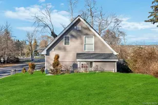 16 Oak Ave, Flanders, NY 11703 - Photo 3