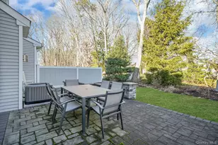 115 Willow Wood Dr, Oakdale, NY 11769 - Photo 31