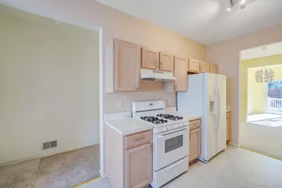 11 Cranberry Circle, Medford, NY 11763 - Photo 3