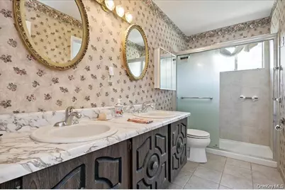 10 Marsulin Drive, Syosset, NY 11791 - Photo 13