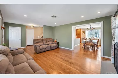 346 Victory Drive, Ronkonkoma, NY 11779 - Photo 5