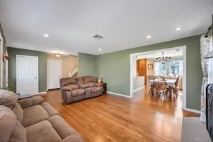 346 Victory Dr, Ronkonkoma, NY 11779 - Photo 5