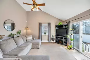 346 Victory Dr, Ronkonkoma, NY 11779 - Photo 19