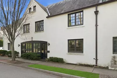 40 Franklin Court, Garden City, NY 11530 - Photo 1