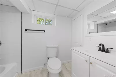 188 W End Avenue, Shirley, NY 11967 - Photo 27