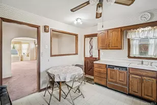 41 Goldenrod Ave, Franklin Square, NY 11010 - Photo 9