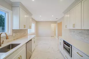 12 Chelmsford Dr, Wheatley Heights, NY 11798 - Photo 11