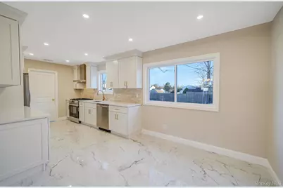 12 Chelmsford Drive, Wheatley Heights, NY 11798 - Photo 7