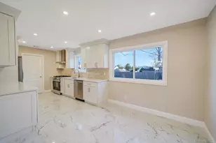 12 Chelmsford Dr, Wheatley Heights, NY 11798 - Photo 7