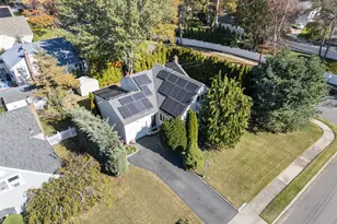 27 Gay-Lore Dr S, Amityville, NY 11701 - Photo 3