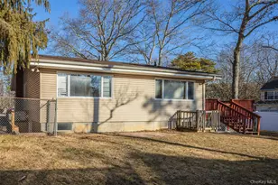 2 Fenwick St, Mastic, NY 11950 - Photo 19