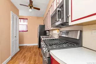 59 Stratford Ave, Williston Park, NY 11596 - Photo 9