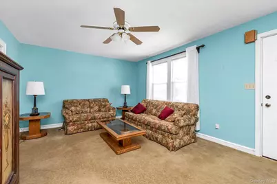 59 Stratford Avenue, Williston Park, NY 11596 - Photo 3