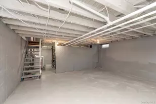 59 Stratford Ave, Williston Park, NY 11596 - Photo 15