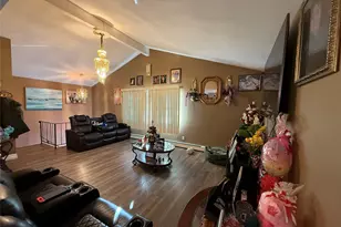 17 Hampton Rd, Shirley, NY 11967 - Photo 5