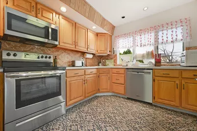 400 Plainview Road, Hicksville, NY 11801 - Photo 11