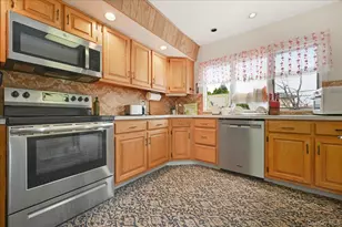 400 Plainview Rd, Hicksville, NY 11801 - Photo 11