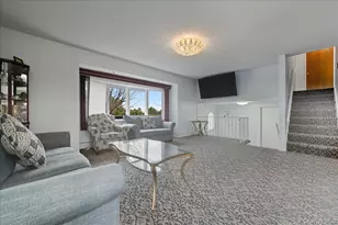 400 Plainview Rd, Hicksville, NY 11801 - Photo 7