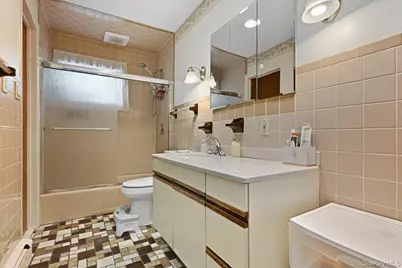 400 Plainview Road, Hicksville, NY 11801 - Photo 19