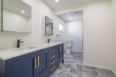 8 Patricia Court, Bethpage, NY 11714 - Photo 15