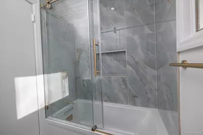 8 Patricia Court, Bethpage, NY 11714 - Photo 25