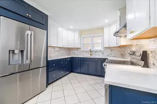 8 Patricia Ct, Bethpage, NY 11714 - Photo 5