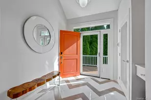 33 Old Canoe Place Rd, Hampton Bays, NY 11946 - Photo 3