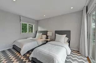 33 Old Canoe Place Rd, Hampton Bays, NY 11946 - Photo 19