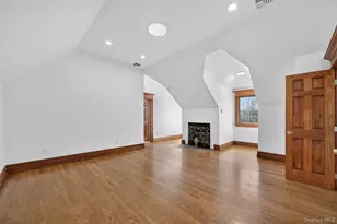 3 Chestnut Ct, Old Westbury, NY 11568 - Photo 23