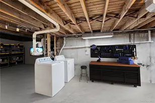 2 Kroll St, Plainview, NY 11803 - Photo 27