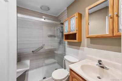 2 Kroll Street, Plainview, NY 11803 - Photo 17