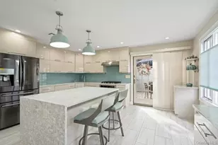 939 Manor Ln, Bay Shore, NY 11706 - Photo 17