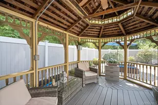 939 Manor Ln, Bay Shore, NY 11706 - Photo 31
