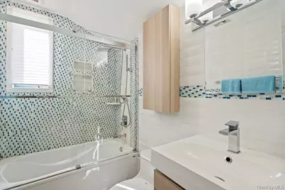 939 Manor Lane, Bay Shore, NY 11706 - Photo 23