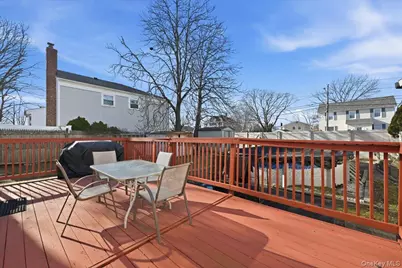 2522 Hewlett Lane, Bellmore, NY 11710 - Photo 23