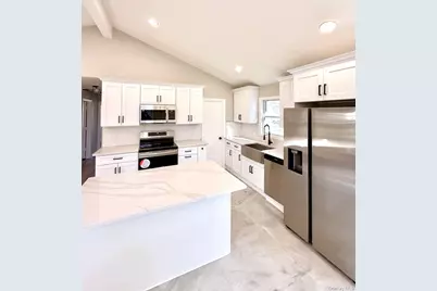 53 W Yaphank Road, Medford, NY 11763 - Photo 5