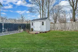 9 Maple Rd, Middle Island, NY 11953 - Photo 5