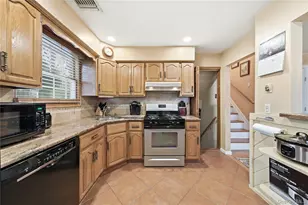 18 Gaylore Dr W, Amityville, NY 11701 - Photo 9