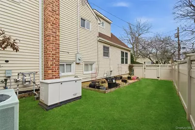 18 Gaylore Drive W, Amityville, NY 11701 - Photo 27