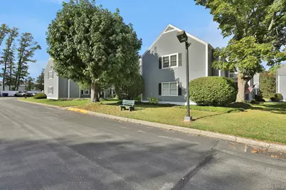 302 Commons Way #E, Fishkill, NY 12524 - Photo 3