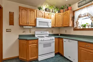 15 Eton St, Valley Stream, NY 11581 - Photo 7