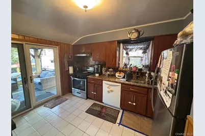 27 Henry Drive, Glen Cove, NY 11542 - Photo 7