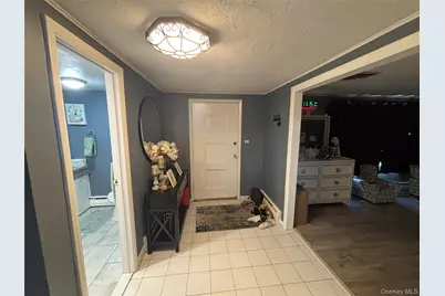 27 Henry Drive, Glen Cove, NY 11542 - Photo 3