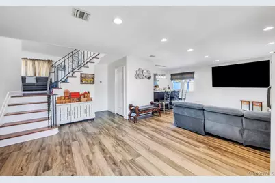 3 Avelaine Court, Babylon, NY 11702 - Photo 5