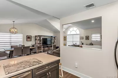 710 Breton Way #710, Glen Cove, NY 11542 - Photo 11