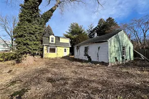 8 Ketewomoke Dr, Huntington, NY 11743 - Photo 3