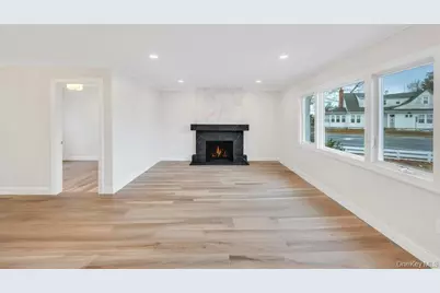 92 Sunset Road, Bay Shore, NY 11706 - Photo 15