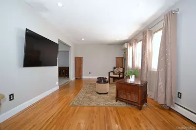 9 Tory Court, Holbrook, NY 11741 - Photo 3