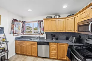 12 Yellowstone Ct, Coram, NY 11727 - Photo 11