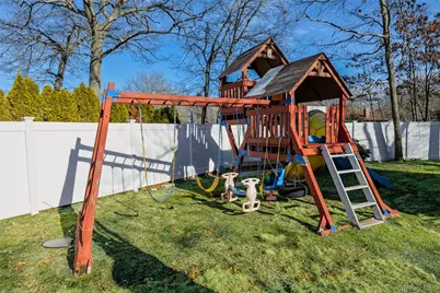 12 Yellowstone Court, Coram, NY 11727 - Photo 27